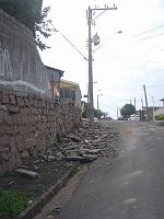  Muro derrubado na rua Serafin José Ferreira, é perto da pracinha aqui do bairro.