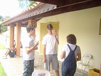  Sentado, Thiago, de pé Rafael, Diego (também conhecido como Bob esponja) e de costas, Vera.