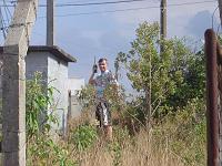  Valezin PY2KF tentando ouvir alguma coisa em seu HT.