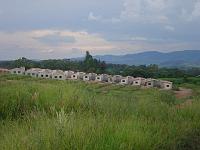  O provavel motivo porque a arvore foi cortada, o terreno esta loteado e estão sendo construidas casas populares. De fato agora tem uma porteira 10 metros da árvore e uma estrada aberta, sem uso, que eu nào conhecia.
