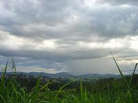  Já esta chovendo no horizonte! Melhor apertar o passo.