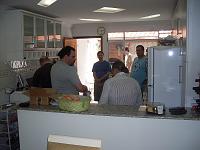 Geral do pessoal. FG (cadê os cabelos?), Rogério Poças, Luciano, Alain (de costas) e o Celso (camisa azul) que pelo visto estava se escondendo da camera também eheh.