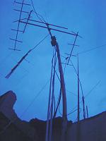  Ja de manhã, minhas antenas aqui na oficina, moidas... O mastro envergou, isso porque ele é de cano de 1 1/2